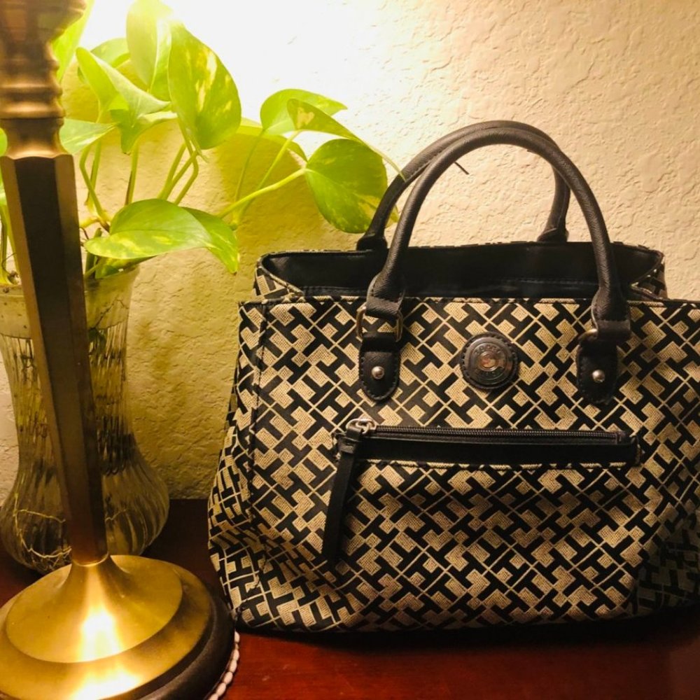 Tommy Hilfiger Handbag Purse